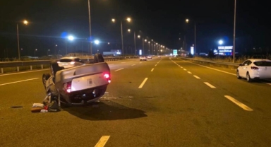 Taklalar atan otomobilden yola savrulmuştu: 9 yaşındaki çocuğun tedavisi sürüyor