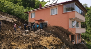 Trabzon’da heyelan: 5 ev tehlike altında