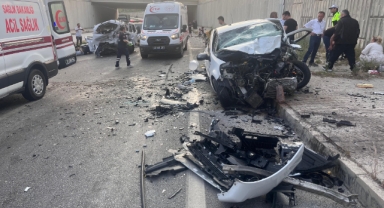 Üç aracın karıştığı trafik kazasında 9 kişi yaralandı