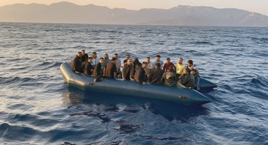 Yunanistan’ın geri ittiği 21 düzensiz göçmen kurtarıldı