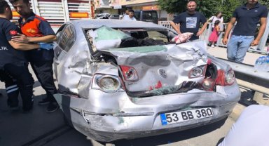 3 aracın çarpışması sonucu 6 kişi yaralandı