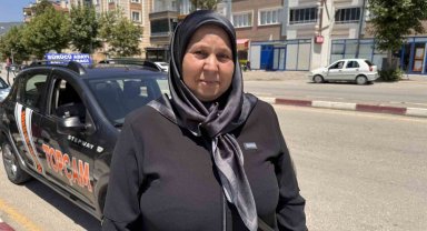 55 yaşındaki kadın, 2 dosya yaktı 12. sınavda ehliyet almaya hak kazandı