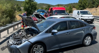 Asfaltın erimesi zincirleme kazaya neden oldu: 8 yaralı