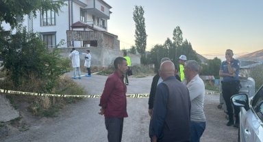 Babasının kamyonetle geri manevra yaparken çarptığı çocuk hayatını kaybetti