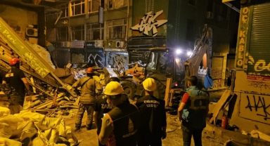 Binada yaşanan patlamada facianın eşiğinden dönüldü: Enkaz kaldırma çalışmaları sürüyor