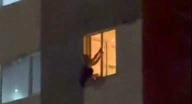 Bir kadın, kızına intihar mesajı atıp kendisini camdan aşağıya attı