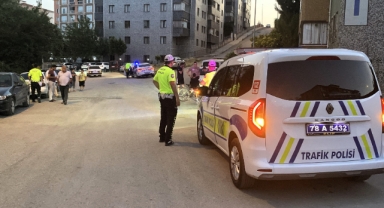 Bisikletiyle park halindeki otomobile çarpan çocuk yaralandı