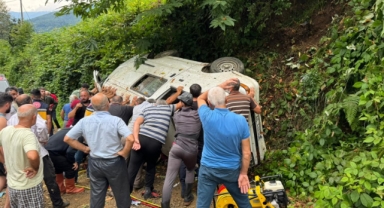 Çay toplamaya gidenleri taşıyan panelvan kaza yaptı: 2 ölü, 3 yaralı