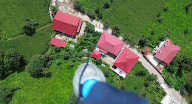 Dron ile çay bahçesine su servisi
