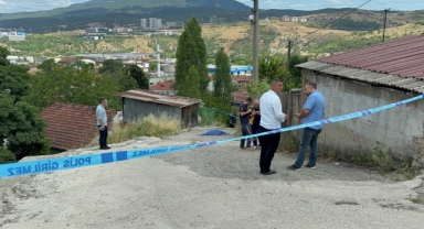 Düşerek başını yere çarpan kişi hayatını kaybetti