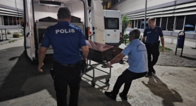 Evinin önünde düşen yaşlı adam hastanede hayatını kaybetti