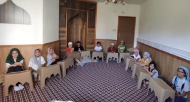 Eynesil'de Anlamlı Program: Minik Yüreklerden Şehitlere Dua