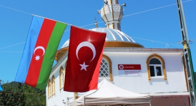 Eynesil'de hayırseverin yaptırdığı cami ibadete açıldı