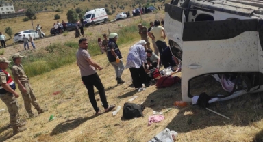 Feci kaza! Araç takla attı, ölü ve yaralılar var