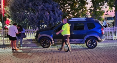 Fenalaşan cip sürücüsü demir korkuluklara çarptı   