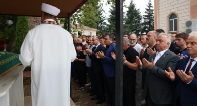 Gazeteci Cem Küçük'ün Babası, Giresun'da Son Yolculuğuna Uğurlandı