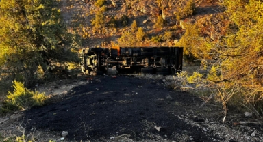 Giresun’da Feci Kaza: Kamyon Şarampole Devrildi, Sürücü Yaralandı