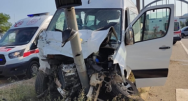 Giresun'da minibüs ile otomobilin çarpıştığı kazada 13 kişi yaralandı