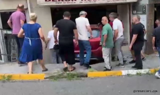 Giresun’da Otomobil Dükkana Daldı: Bir Kişi Aracın Altında Kaldı