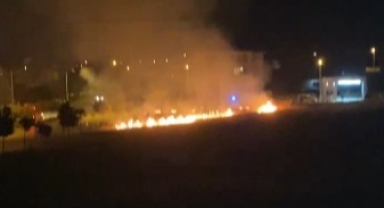 Hava fişekten çıkan yangın paniğe sebep oldu