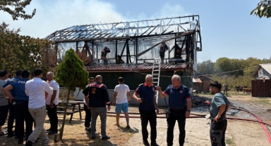 İki katlı ev alev topuna döndü
