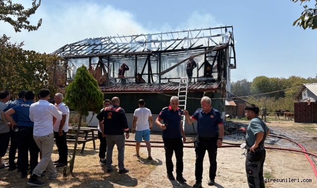 İki katlı ev alev topuna döndü