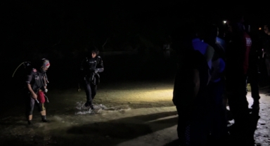 Irmağa kaçan topu almak isterken akıntıya kapılan lise öğrencisi gözlerden kayboldu