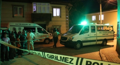 İşten dönen kadın evde iki kişinin cesediyle karşılaştı
