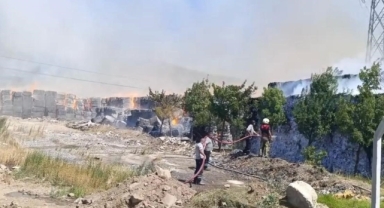 Kağıt fabrikasında yangın!