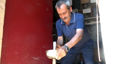 Kalaycılık Giresun’da Tarihe Karışıyor: Kazancılar Sokağı’nın Son Kalaycısı Mesleğini Sürdürmekte Zorlanıyor