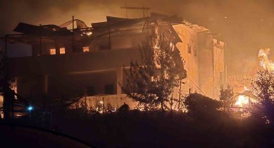 Karabük'teki orman yangınlarında 40 ev alevlere teslim oldu