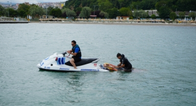 Karadeniz'in hırçın sularında ‘can’ nöbeti: Deniz polisleri zamana karşı yarışıyor