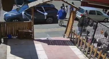 Karşı yola geçmeye çalışan anne ile çocuğa otomobil çarptı