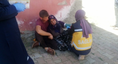 Komşusunun odunluğunun yanışını gören yaşlı kadın panikleyip baygınlık geçirdi