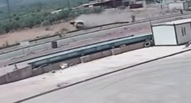 Kontrolden çıkan araç taklalar attı, sürücü hayatını kaybetti