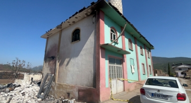 Köy kül oldu, caminin içi sağlam kaldı