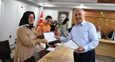 Milletvekili Temür'den başarılı öğrencilere tebrik