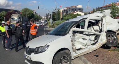 Minibüs ile otomobil çarpıştı, 1 kişi öldü, 2 kişi yaralandı