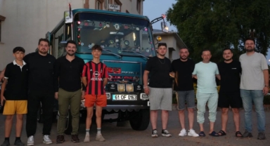 Nostaljik Minibüs Piraziz Sokaklarında: “Son Susturucu” Ekibinden Anlamlı Ziyaret