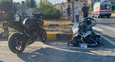 Önce otomobile sonra refüje çarptı: 1 yaralı