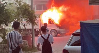 Ordu'da park halindeki kamyonette yangın