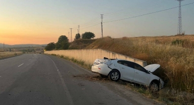 Otomobil devrildi: Sürücü ağır yaralandı