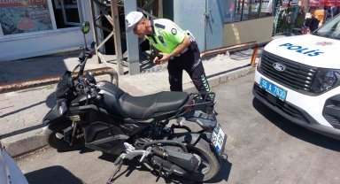 Otomobil ile motosiklet çarpıştı: 2 kişi yaralandı