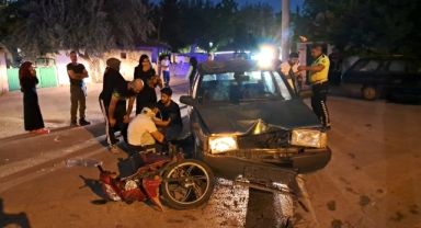 Otomobil ile motosiklet çarpıştı: 2 yaralı   