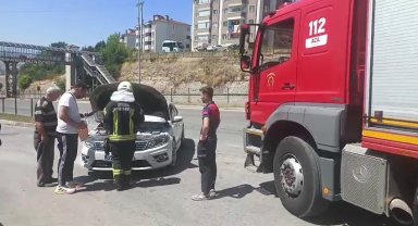 Otomobilden yükselen dumanlar paniğe neden oldu