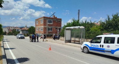 Otomobilin çarptığı bisikletteki 2 çocuk yaralandı