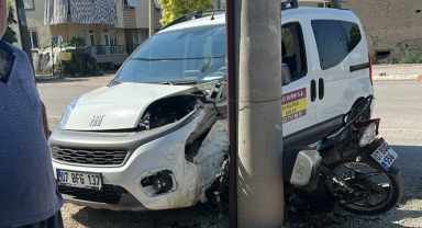 Otomobille çarpışan motosiklet sürücüsü hayatını kaybetti