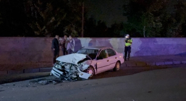 Otomobiller kafa kafaya çarpıştı: 3’ü çocuk 6 yaralı   