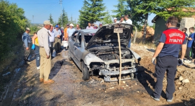 Park halindeki araç alev alev yandı