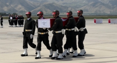 Pençe-Kilit bölgesinde şehit olan askerler için Yüksekova'da uğurlama töreni düzenlendi